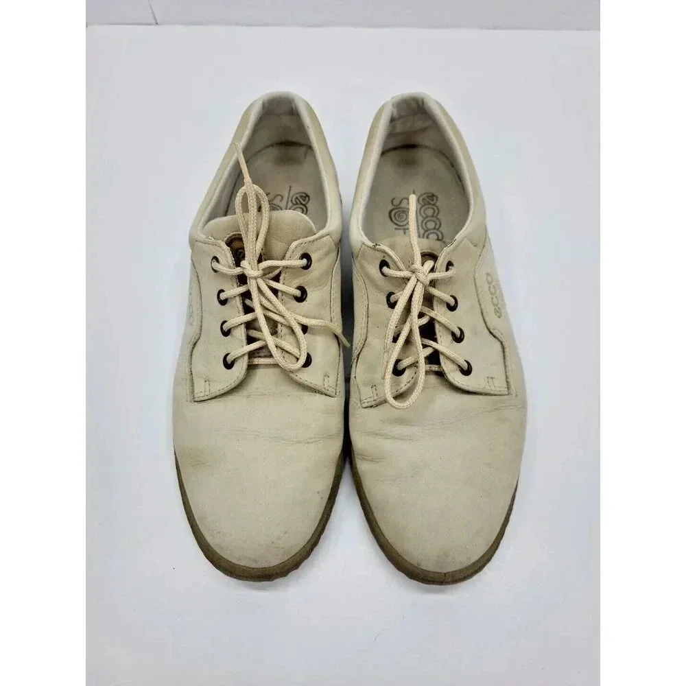Ecco details gently